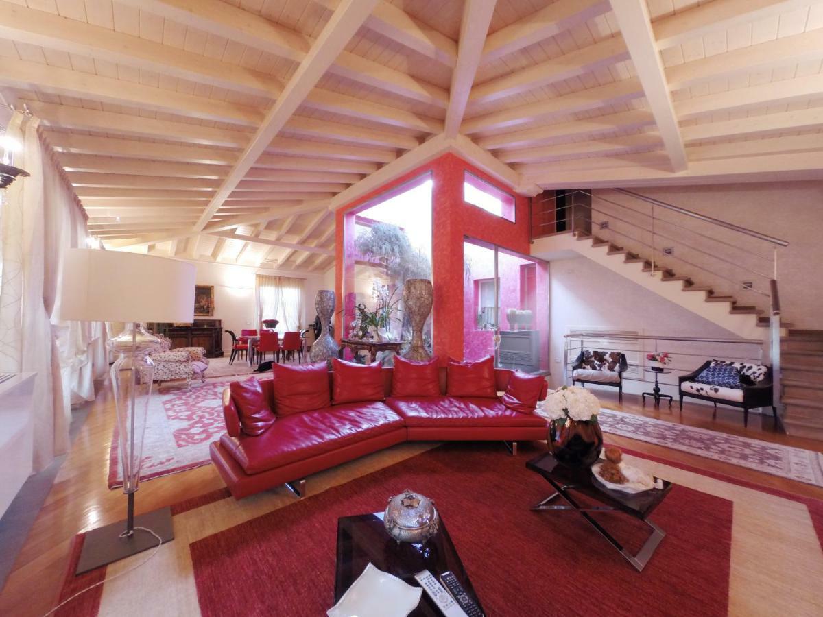 לוקה La Villa Nel Bosco מראה חיצוני תמונה