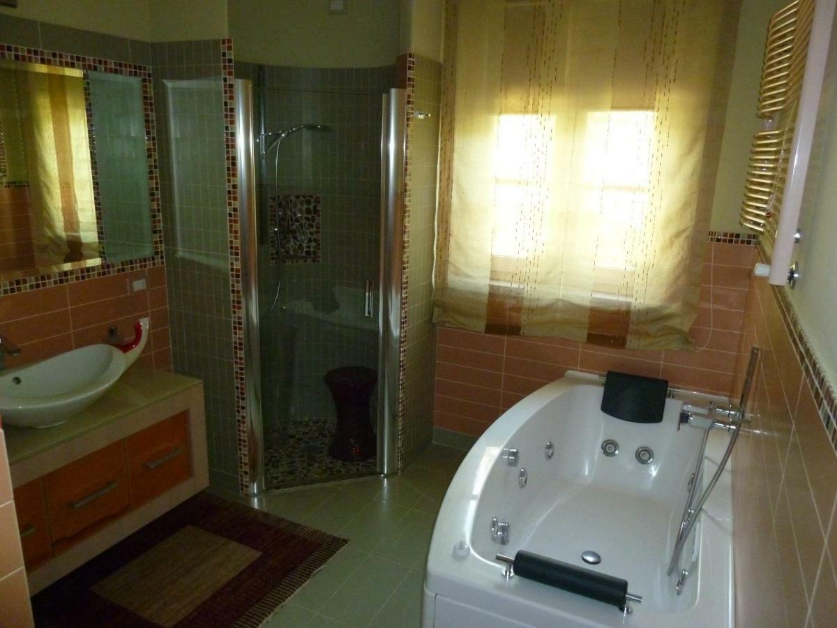 לוקה La Villa Nel Bosco מראה חיצוני תמונה