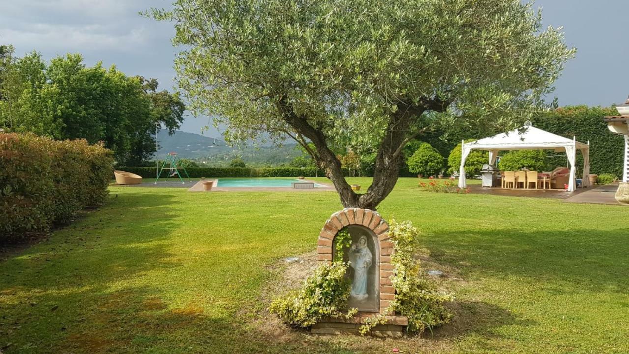 לוקה La Villa Nel Bosco מראה חיצוני תמונה